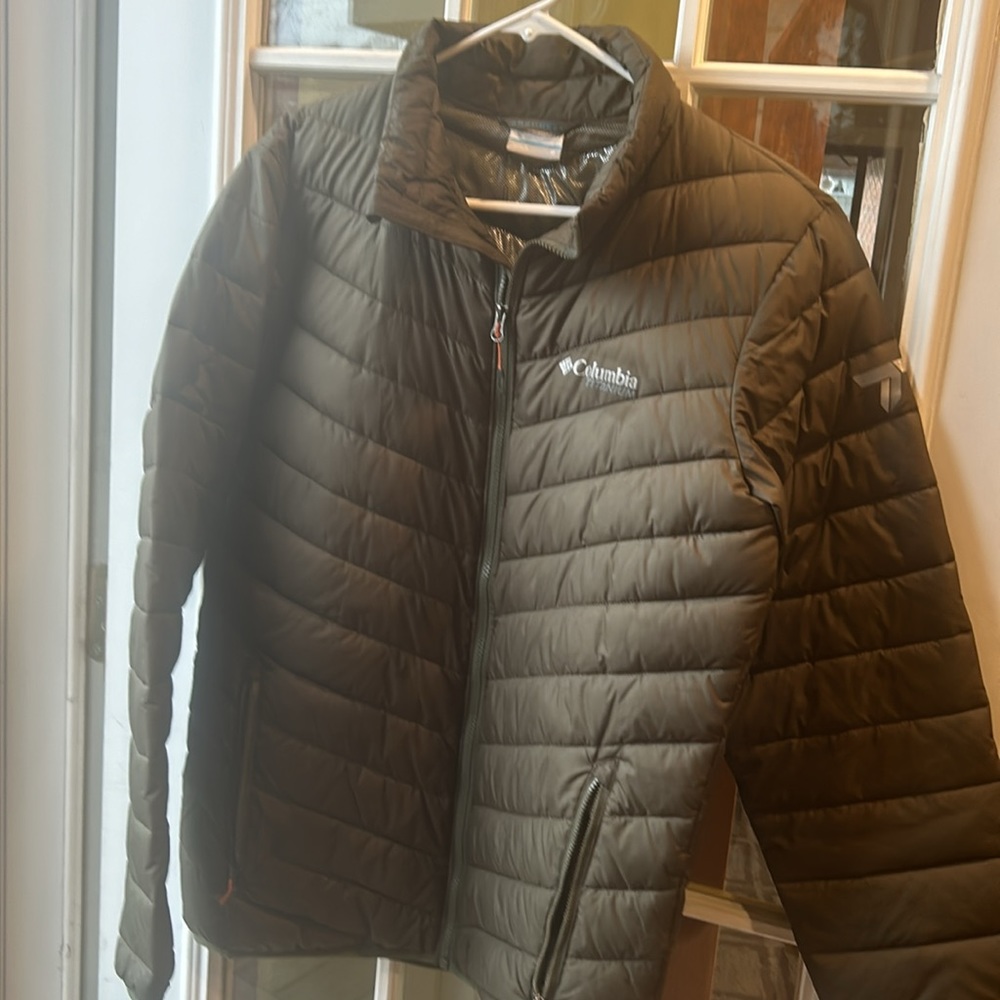 Columbia puffer jacket - excellent condition - worn only a couple times